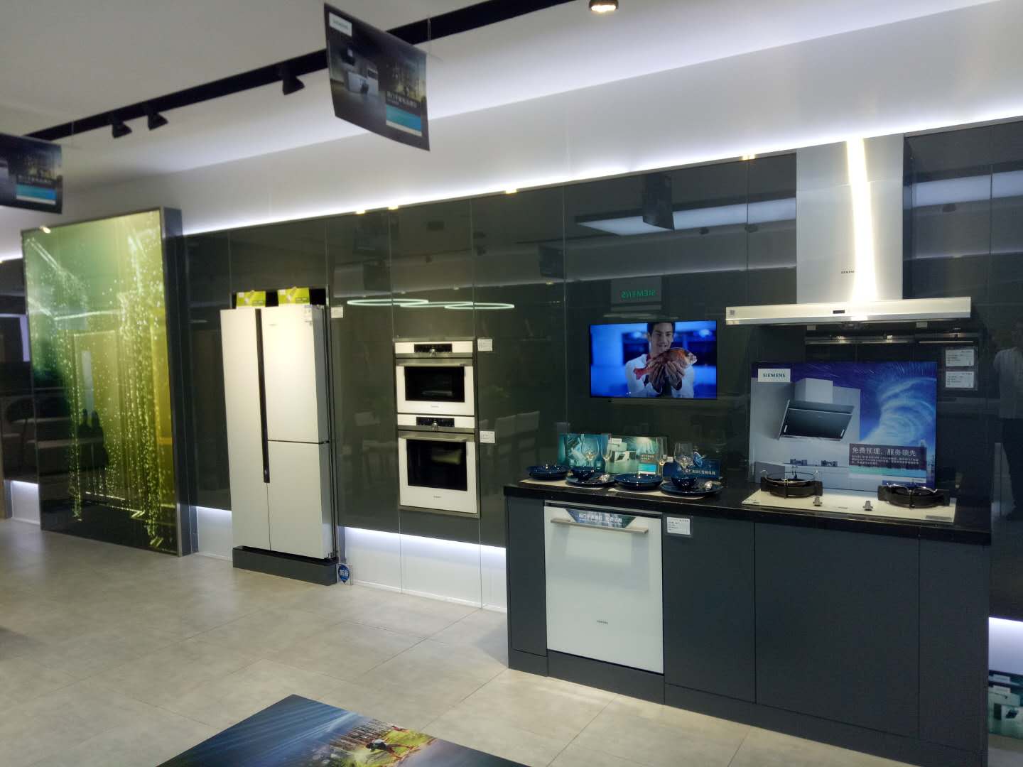 西门子家电强势入驻南充光彩大市场